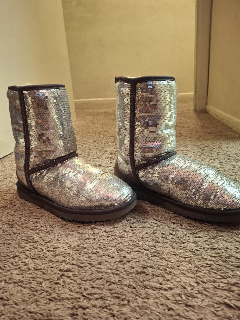 Silver Sequin Women's Ugg Boots Mid-Calf Winter Boots Size 8